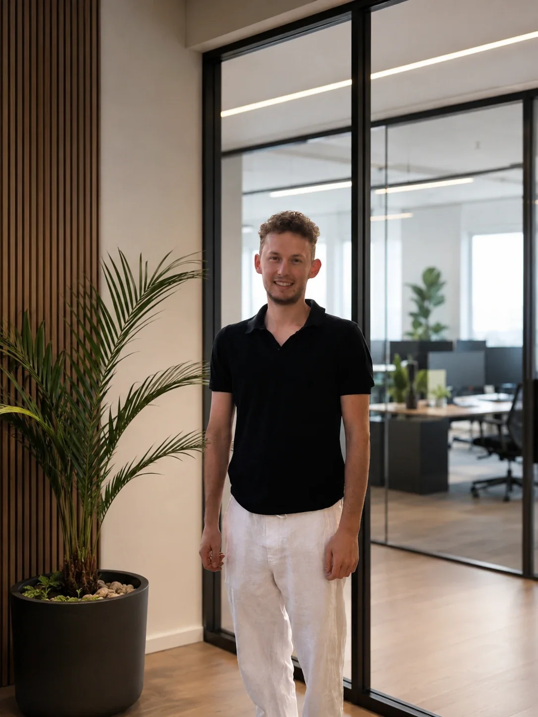 Hizqiya Ketterer, Mitgründer von Page Hero, im Büro